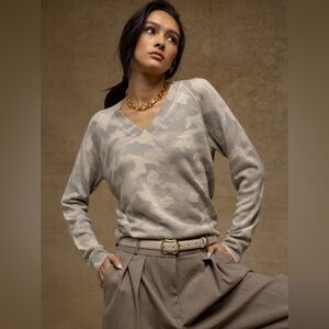 27 MILES NANI CAMO CASHMERE V-NECK PULLOVER SWEATER size M